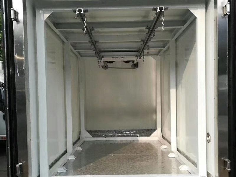 国六跃进小福星肉钩冷藏车