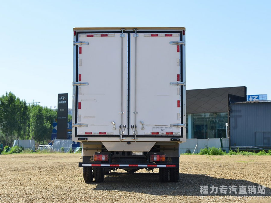 中国重汽HOWO 统帅 蓝牌4.2米冷藏车