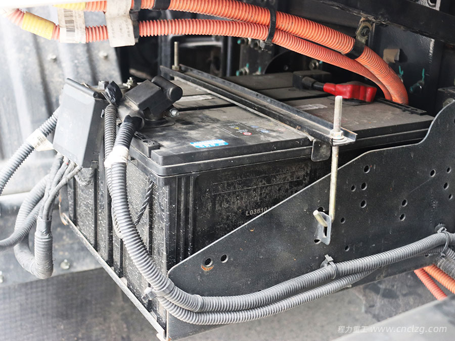 福田纯电动10方多功能抑尘车